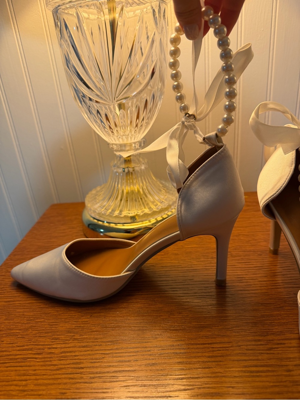 White Satin Pearl Bow Bridal Heels Wedding Shoes EU 37 Pointed Toe - Picture 5 of 9